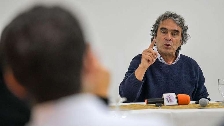 Sergio Fajardo &eacute; pr&eacute;-candidato &agrave; presid&ecirc;ncia da Col&ocirc;mbia, pelo partido Dignidade e Compromisso