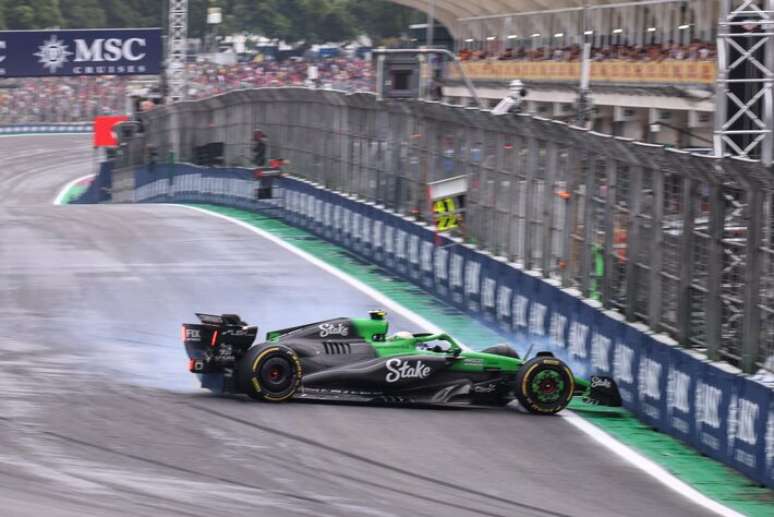 Gabriel Bortoleto d&aacute; susto em acidente na &uacute;ltima volta da corrida sprint para o GP de S&atilde;o Paulo