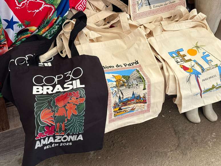 Ecobags com a estampa da COP est&atilde;o sendo vendidas a R$ 35 