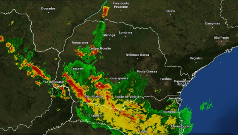 Imagem de radar mostra o momento da passagem do tornado pelo Paraná