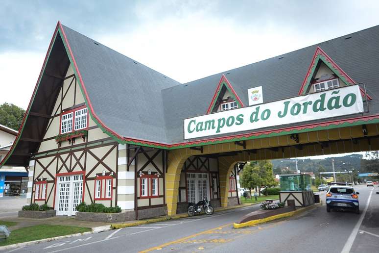 Organizar a viagem para Campos do Jord&atilde;o com anteced&ecirc;ncia &eacute; fundamental, principalmente nos meses de junho e julho, quando os hot&eacute;is costumam lotar devido &agrave; alta temporada &ndash; Marco Ankosqui/MTur./Wikimedia Commons
