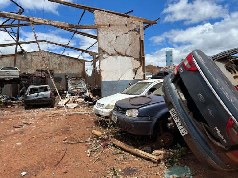 Tornado destruiu dezenas de imóveis em Rio Bonito do Iguaçu