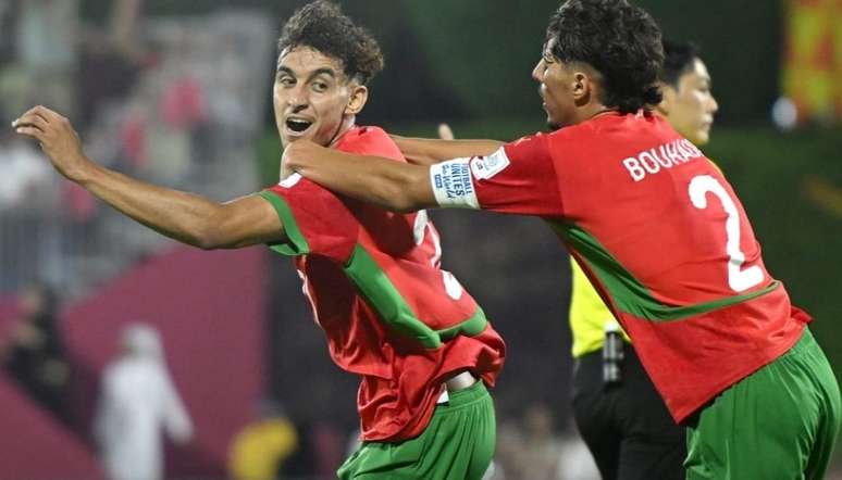 Jogadores do Marrocos sub-17 comemorando um dos gols contra a Nova Caledônia 