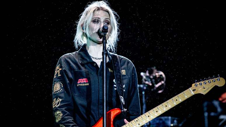 Emily Armstrong, cantora do Linkin Park, durante show em São Paulo