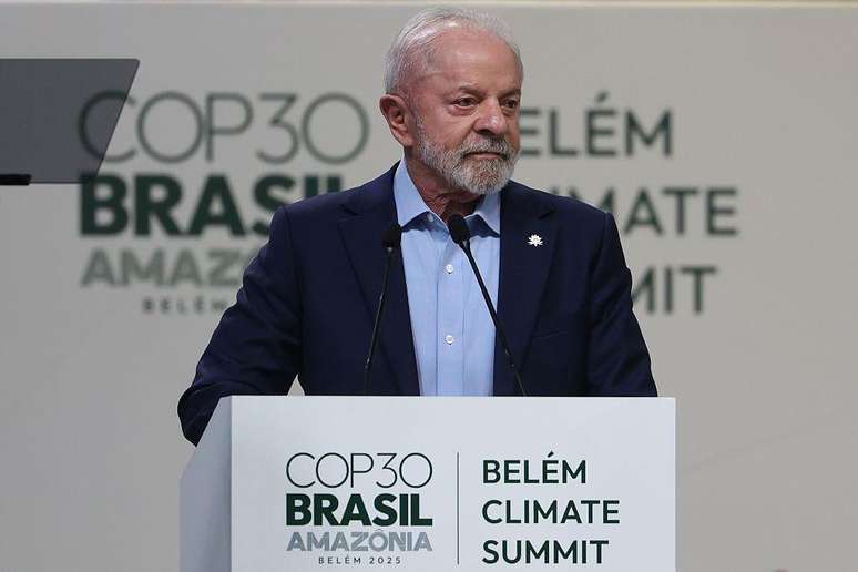 Lula retorna a Belém para a COP30 após reunião na Colômbia