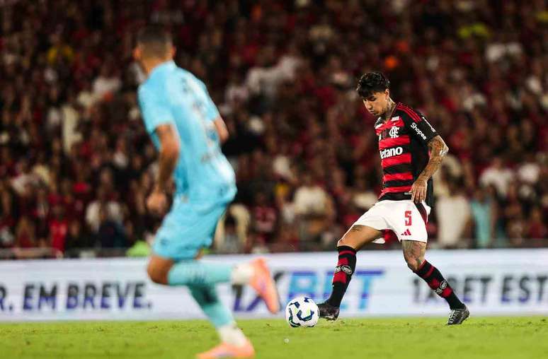 Flamengo and Santos faced each other this Sunday (9th) in Brasileirão.