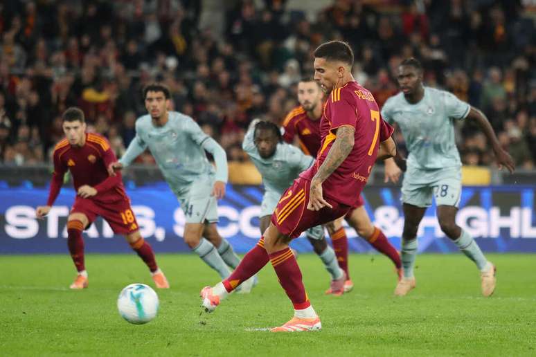 Pellegrini scores the penalty and Roma takes the lead.