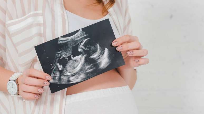 Investir em educa&ccedil;&atilde;o sexual, acesso a m&eacute;todos contraceptivos e pol&iacute;ticas p&uacute;blicas de apoio &eacute; essencial para quebrar o ciclo da gravidez precoce e garantir um futuro mais saud&aacute;vel &ndash; depositphotos.com / IgorVetushko