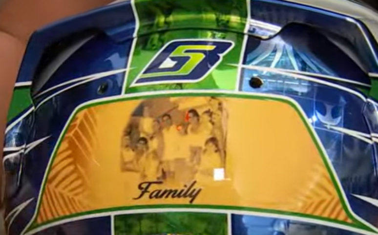 Capacete de Gabriel Bortoleto tem uma foto da família do piloto