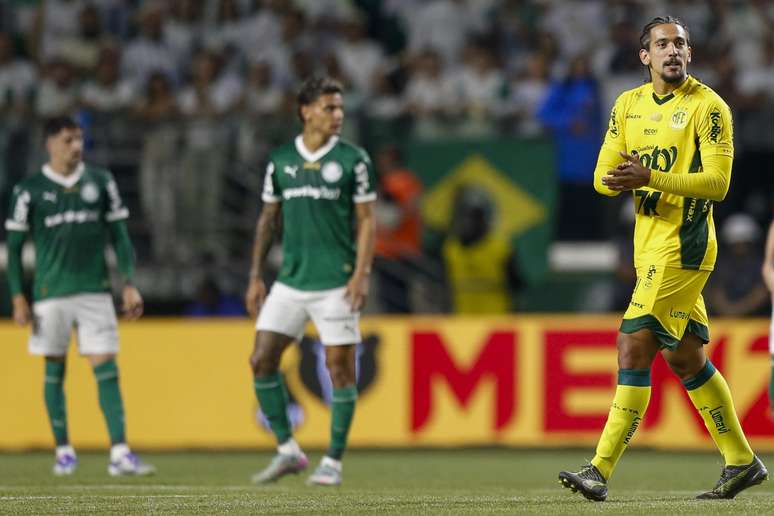 O t&eacute;cnico Abel Ferreira n&atilde;o gostou da atitude dos jogadores do Palmeiras contra o Mirassol, no &uacute;ltimo domingo (9), na derrota por 2 a 1, fora de casa. Segundo a ESPN, o clube acendeu o alerta ap&oacute;s o time levar gol com apenas dois minutos e outro gol de cobran&ccedil;a de lateral.(