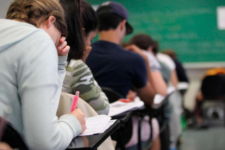 Premiação é forma de tentar evitar abstenção na prova, diz a gerente do Ensino Médio da Secretaria Estadual de Educação de Goiás, Ábia Vargas