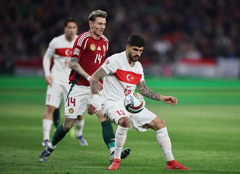 Eren Elmali em partida da sele&ccedil;&atilde;o turca 