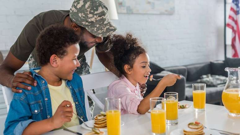 A carência de nutrientes na dieta infantil pode comprometer o crescimento físico, além de afetar funções cognitivas, atenção e desempenho