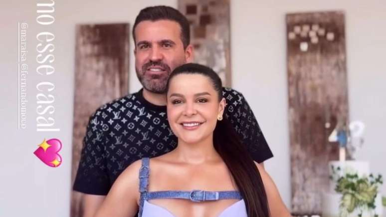 De novo! Maraisa e Fernando protagonizam beijão em festa
