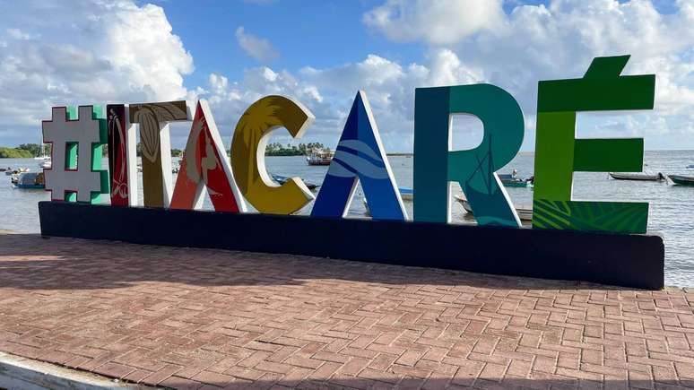 Muito além do surfe, o destino encanta por suas trilhas, cachoeiras e manguezais, que revelam a diversidade natural e cultural do litoral sul baiano – depositphotos.com / PedroTruffi