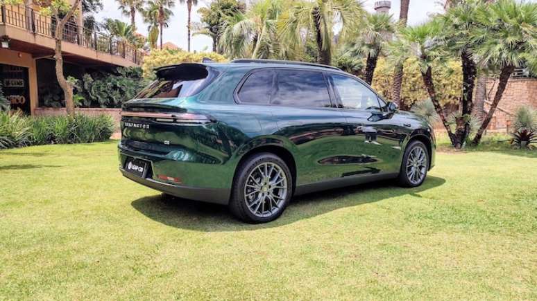 Leapmotor C10 tem vidros de privacidade nas portas traseiras e vigia