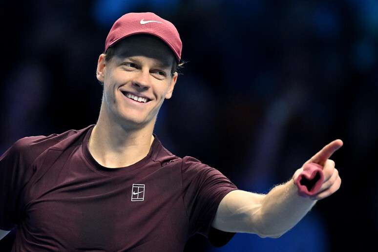 Tenista italiano derrotou o canadense Auger-Aliassime por 2 a 0