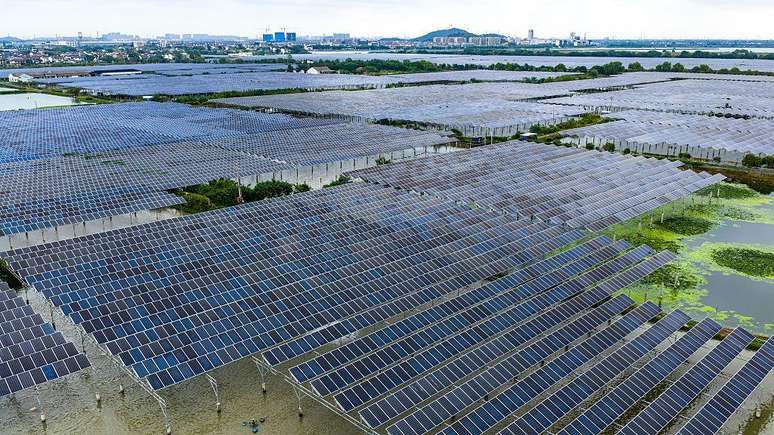 Enquanto os EUA apostam nos combust&iacute;veis f&oacute;sseis, a China investe pesado em tecnologia verde