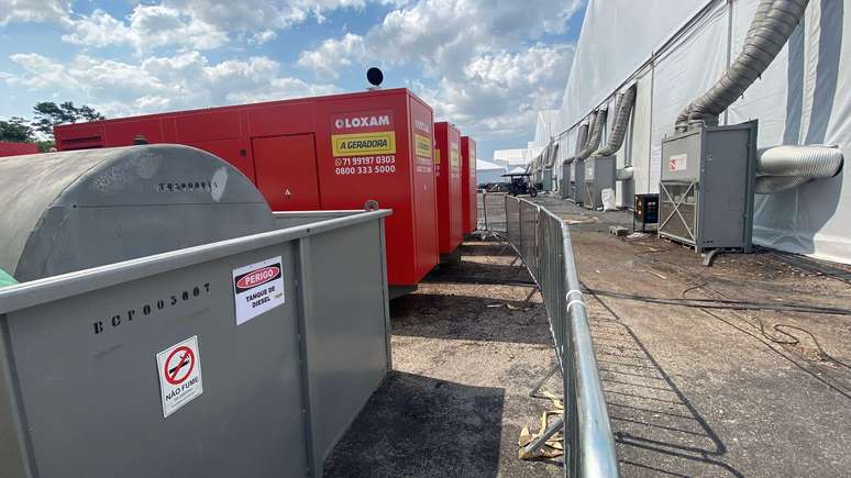 De acordo com a Ag&ecirc;ncia Internacional de Energia (AIE), em 2021, 80% da energia produzida no mundo vinha da queima de combust&iacute;veis f&oacute;sseis