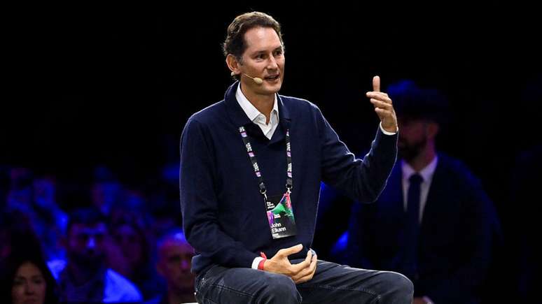 Presidente da Ferrari critica Hamilton e Leclerc