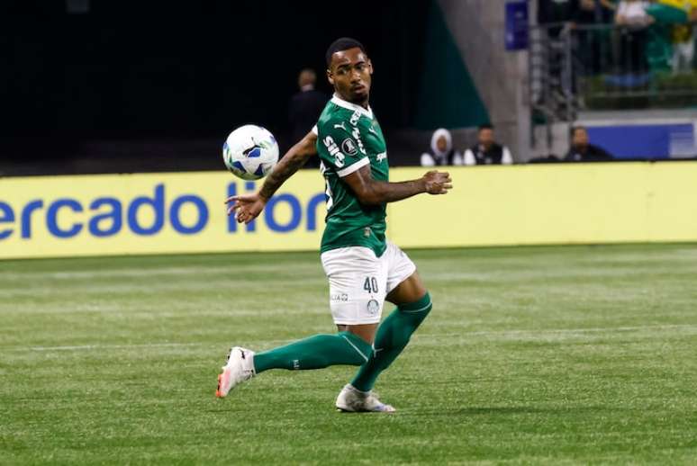 Allan, meia-atacante do Palmeiras, teve punição confirmada pelo STJD e não joga contra o Santos.