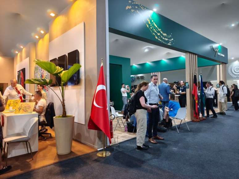 Austrália e Turquia são vizinhos na zona azul da COP-30, com pavilhões de destaque em frente ao do Brasil, mas disputam sediar a COP-31