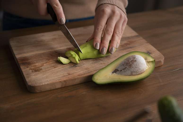 Find out if eating avocado at night is bad