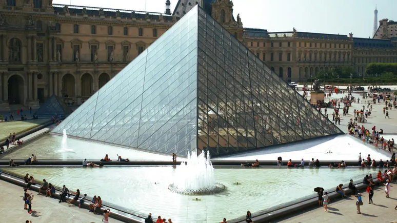 Museu do Louvre, em Paris, foi roubado em 19 de outubro