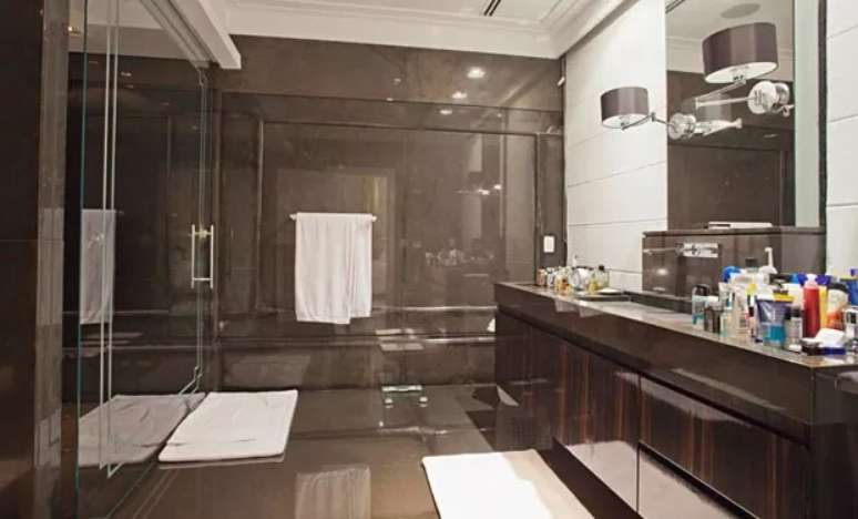 Detalhe do tr&iacute;plex de Luciana Giimenez