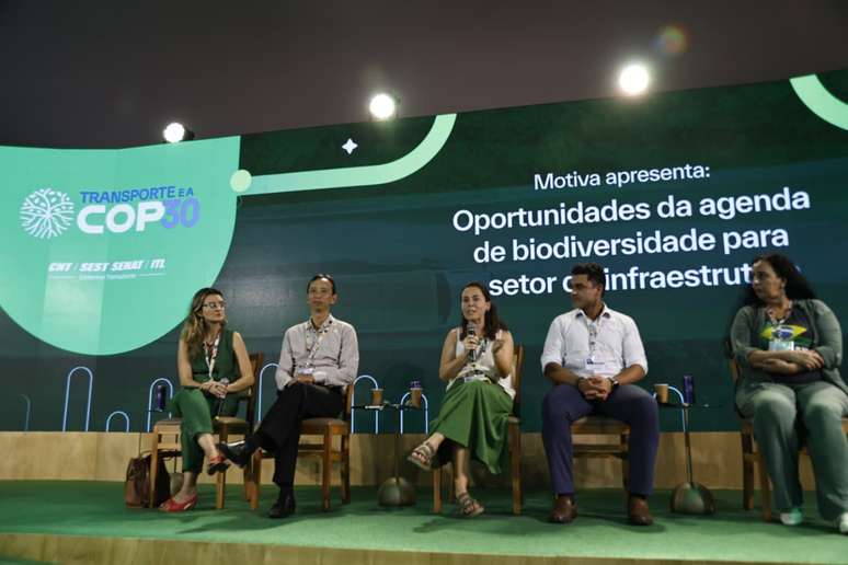 Juliana Silva, diretora de sustentabilidade da Motiva, durante painel na Green Zone da COP30, onde defendeu que biodiversidade e clima devem caminhar juntos nas estratégias de infraestrutura