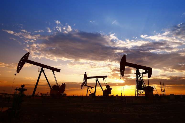 Desde a década de 1950 a indústria sabia da ameaça potencialmente grave que representava para o clima da Terra, e nos anos 1970 tinha certeza que as mudanças climáticas eram inevitáveis, mas ainda assim, em vez de alertar o público sobre a iminente crise e tomar medidas, ocultou o que sabia Pan Demin/Shutterstock