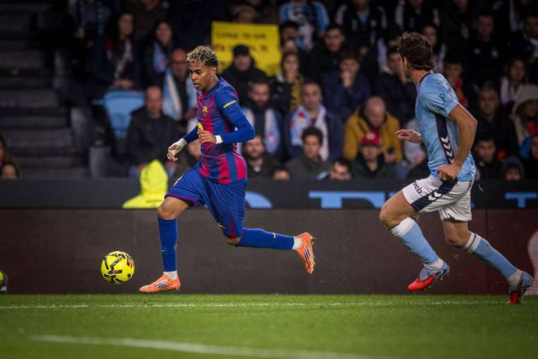 Lamine Yamal em ação com a camisa do Barça –