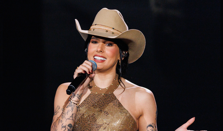 De gloss holográfico a blush cremoso: Ana Castela lança primeira linha de maquiagem com a Avon com produtos até R$ 80.