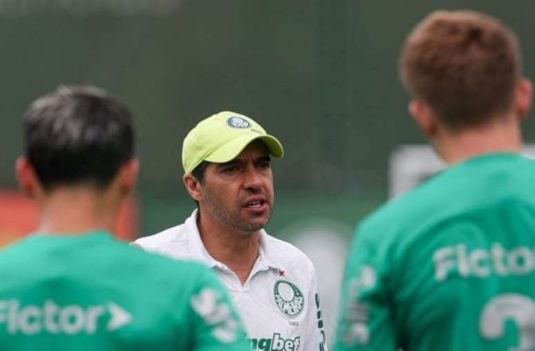 An&iacute;bal Moreno &eacute; o &uacute;nico volante dispon&iacute;vel no Palmeiras para o cl&aacute;ssico &ndash;