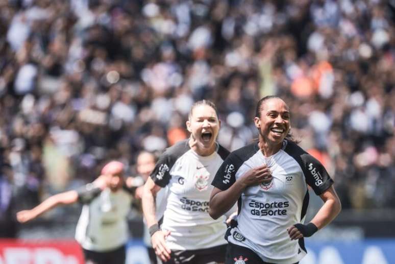 Thais jogadora do Corinthians comemora seu gol, durante embate contra o Cruzeiro na Neo Química Arena, em São Paulo (SP). FOTO:Werther Santana/Estadão