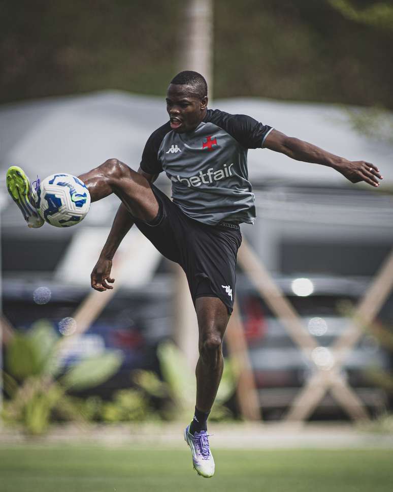 Andrés Gomez têm quatro assistências pelo cruzmaltino. 