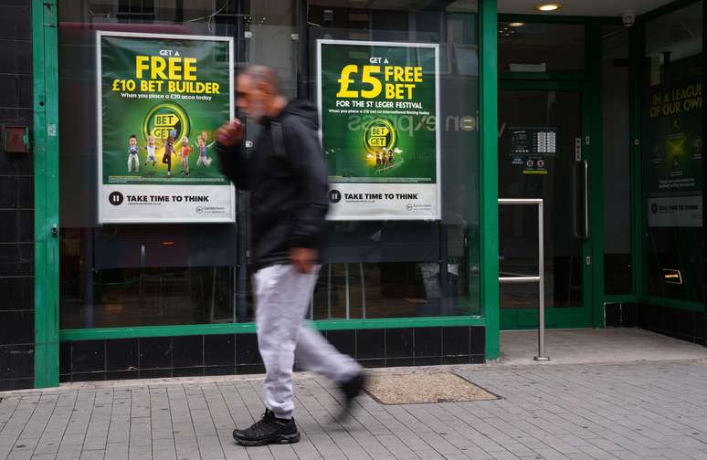 No Reino Unido, h&aacute; muitas casas de apostas com lojas f&iacute;sicas