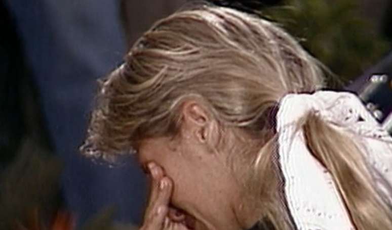 Vel&oacute;rio de Ayrton Senna fez Adriane Galisteu n&atilde;o trocar de roupa: 'Passei a noite com essa roupa e continuei com a mesma roupa. Me lembro de achar todo mundo muito elegante'.