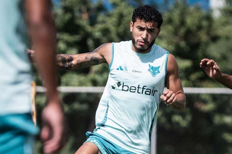 William segue treinando forte para manter a boa fase na Raposa &ndash;