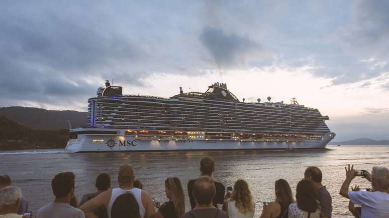 Empresas como MSC, Costa e Pullmantur lideram o mercado, oferecendo navios modernos, roteiros clássicos e experiências temáticas para diferentes públicos – depositphotos.com / stlambauer