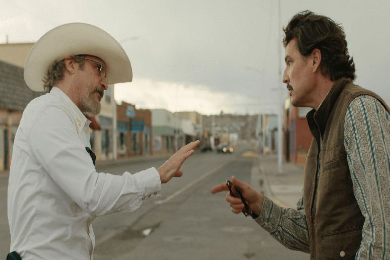 Em &ldquo;Eddington&rdquo;, Joe Cross e Ted Garcia entram em confronto por causa das r&iacute;gidas medidas de isolamento impostas no in&iacute;cio da pandemia de covid-19 