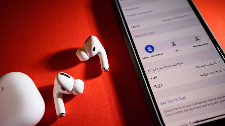 Cada vez mais presentes em diferentes contextos, os fones com tradu&ccedil;&atilde;o autom&aacute;tica proporcionam vantagens tang&iacute;veis para pessoas de v&aacute;rios perfis &ndash; depositphotos.com / ifeelstock