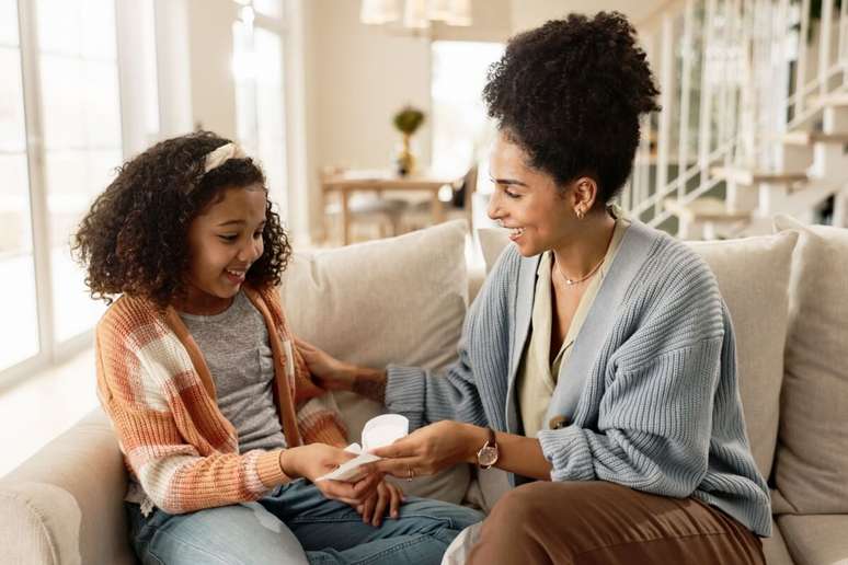 O diálogo aberto e a informação são essenciais para passar pela primeira menstruação com tranquilidade