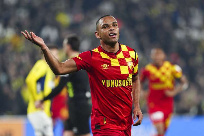 Juan, ex-S&atilde;o Paulo, comemora gol contra o Fenerbah&ccedil;e na Turquia