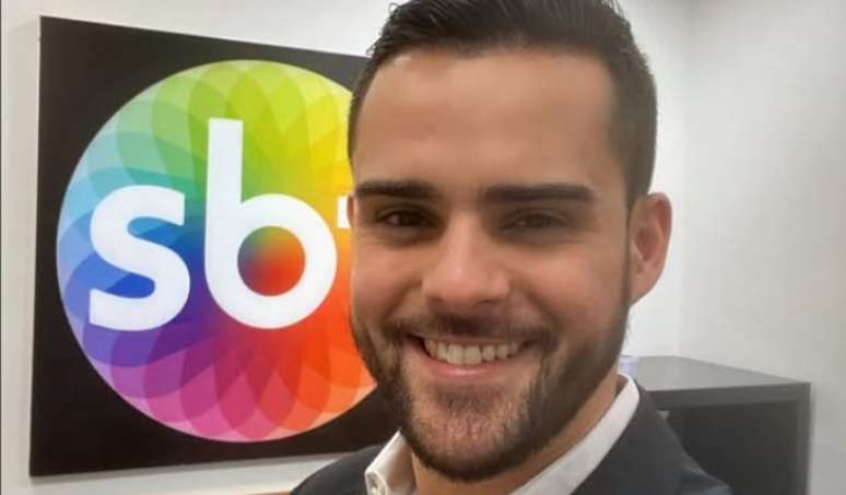 Lucas Carvalho inicia terceira temporada no SBT, agora no canal de notícias do clã Abravanel