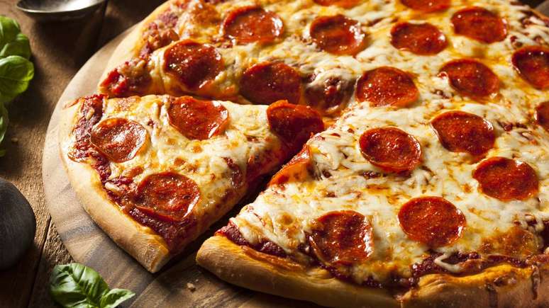 Pizza de pepperoni &eacute; popular nos EUA, adaptada no Brasil e mais discreta na It&aacute;lia &ndash;
