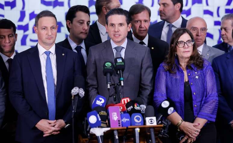 O presidente da Câmara, Hugo Motta, e o deputado Guilherme Derrite anunciaram mudanças no projeto antifacção nesta terça