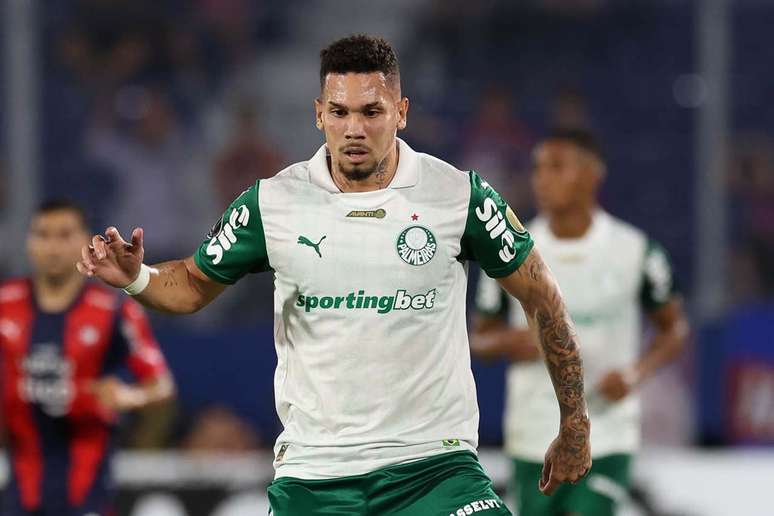 Paulinho s&oacute; deve voltar ao Palmeiras em 2026 &ndash;