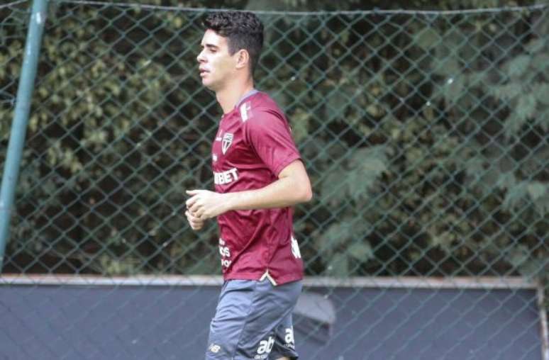 Oscar posta mensagem após desmaio durante exames –