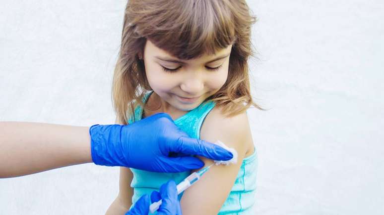 A Organização Mundial da Saúde (OMS) alerta que o risco de surtos permanece elevado caso não sejam retomadas campanhas efetivas de imunização e estratégias de vigilância epidemiológica intensificadas – depositphotos.com / yana-komisarenko@yandex.ru